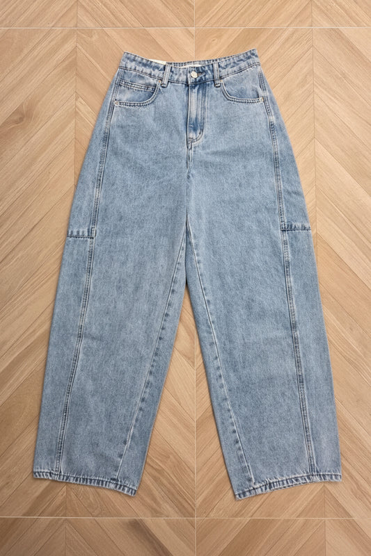 Barrel jeans