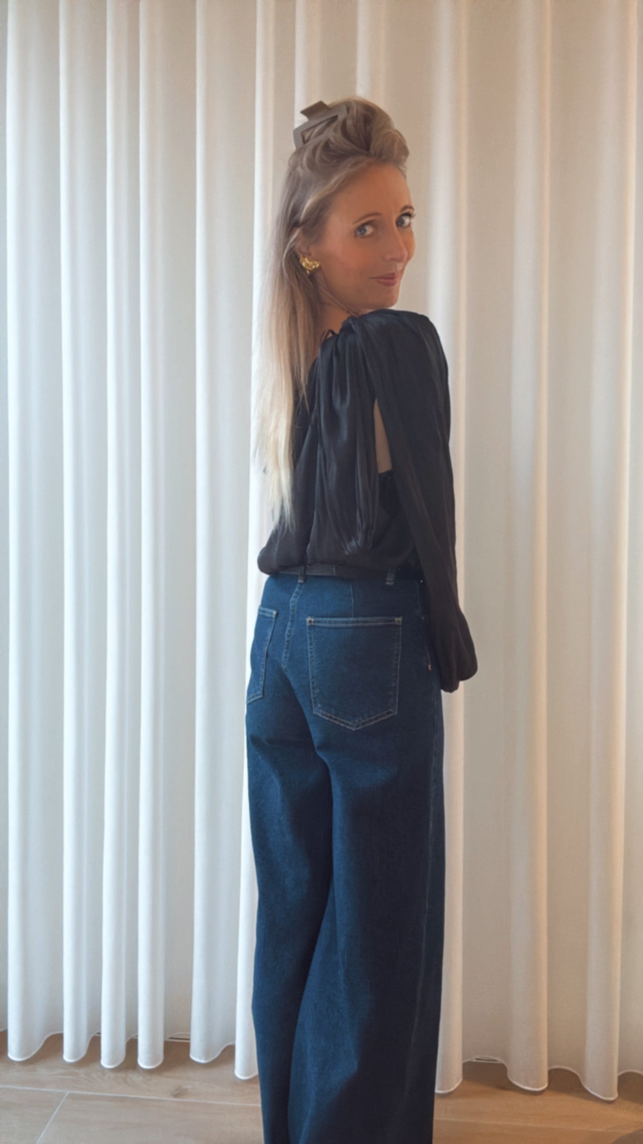 Luka satin blouse zwart